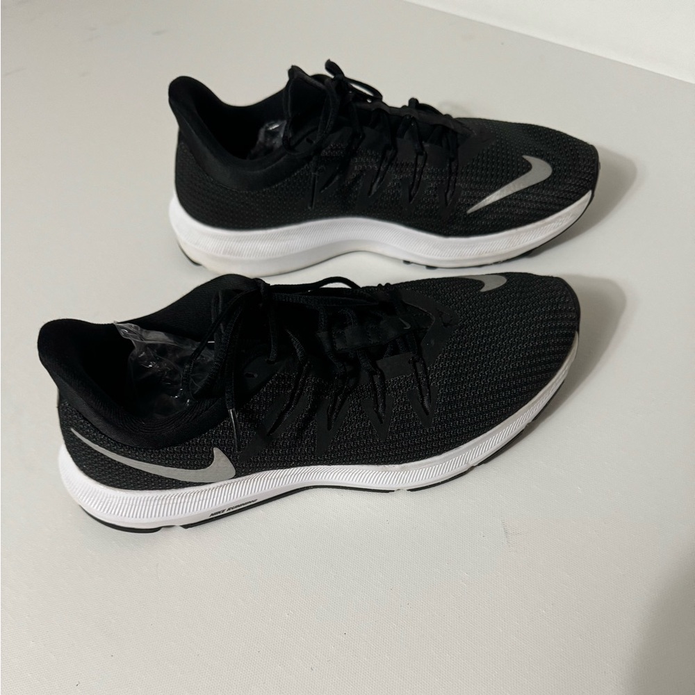 Nike Black Athletic Shoes 9 - Picture 3 of 7